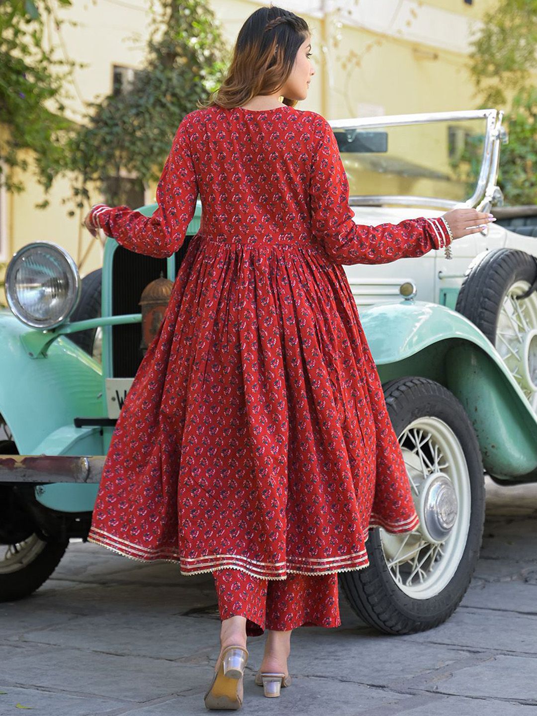 Women Red Pure Cotton Kurta Sets