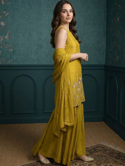 Women Floral Embroidered Regular Thread Work Kurta with Sharara & With Dupatta