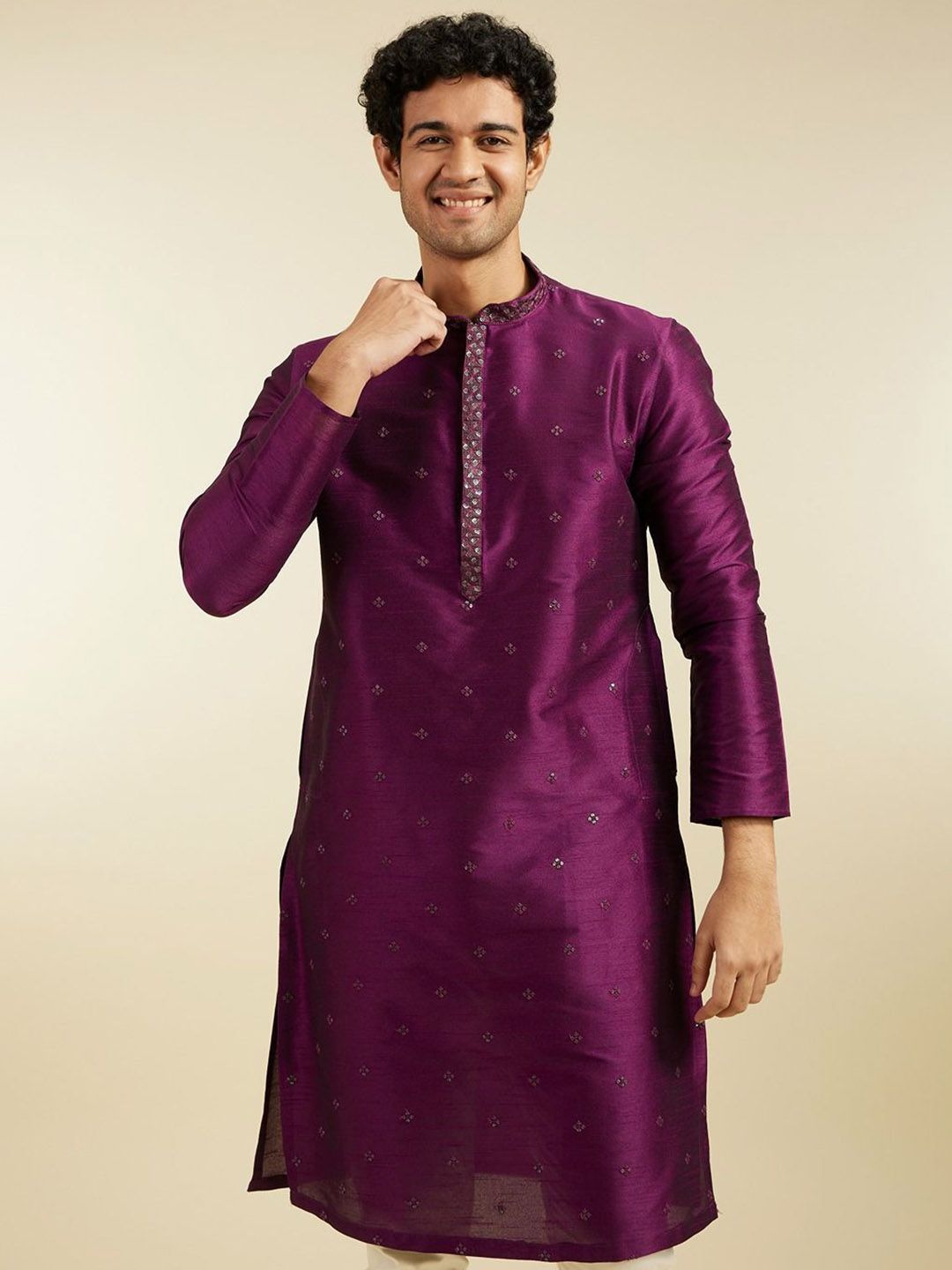 Floral Embroidered Mandarin Collar Sequinned Straight Kurta