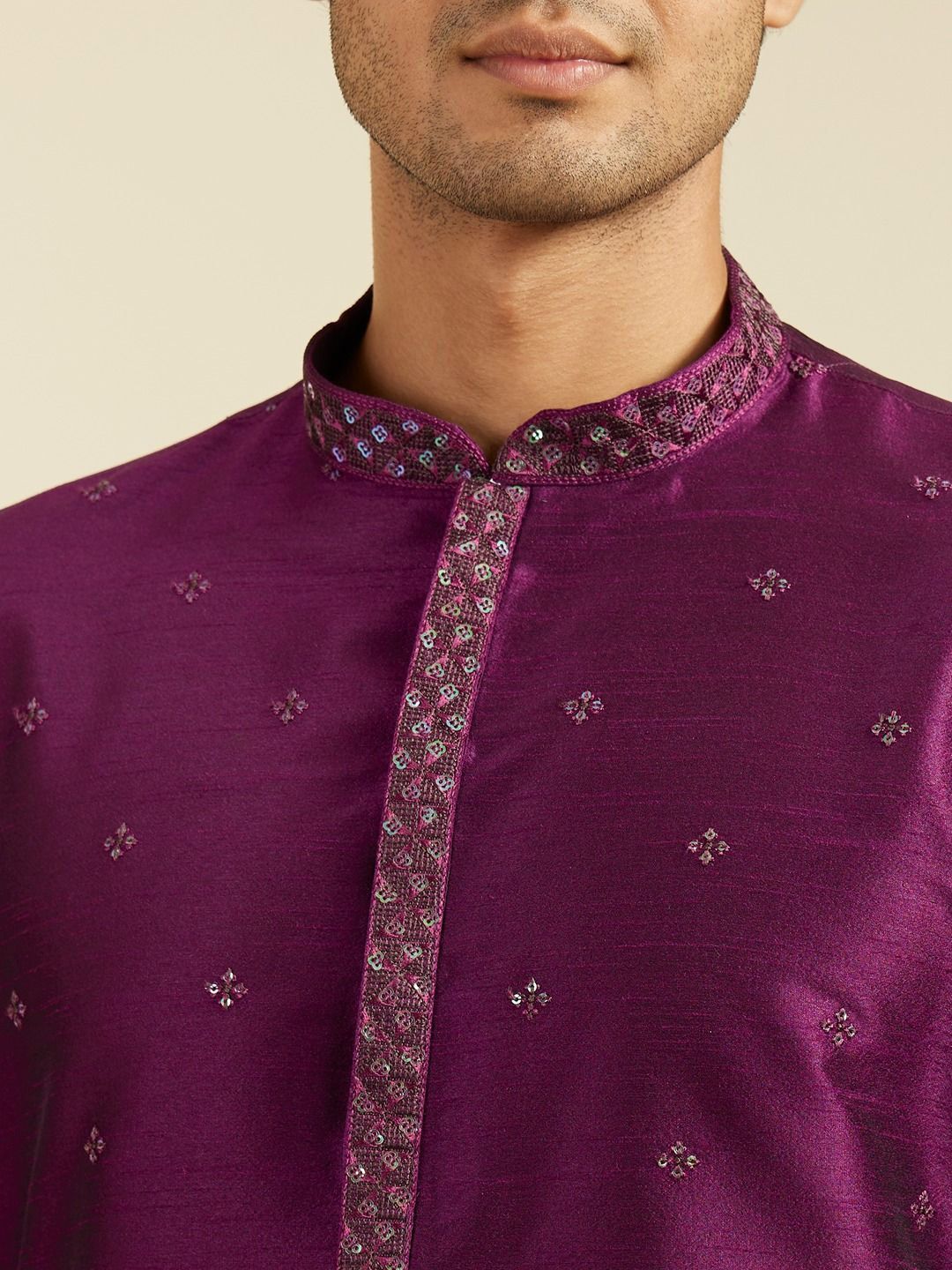 Floral Embroidered Mandarin Collar Sequinned Straight Kurta