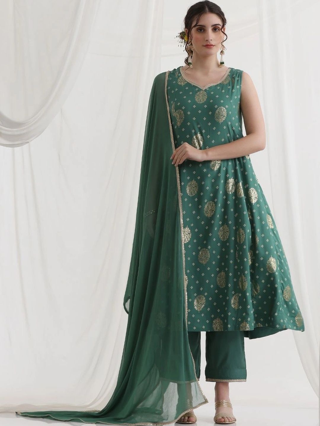 Floral Foil Printed Sweetheart Neck Kurta With Trousers & Dupatta