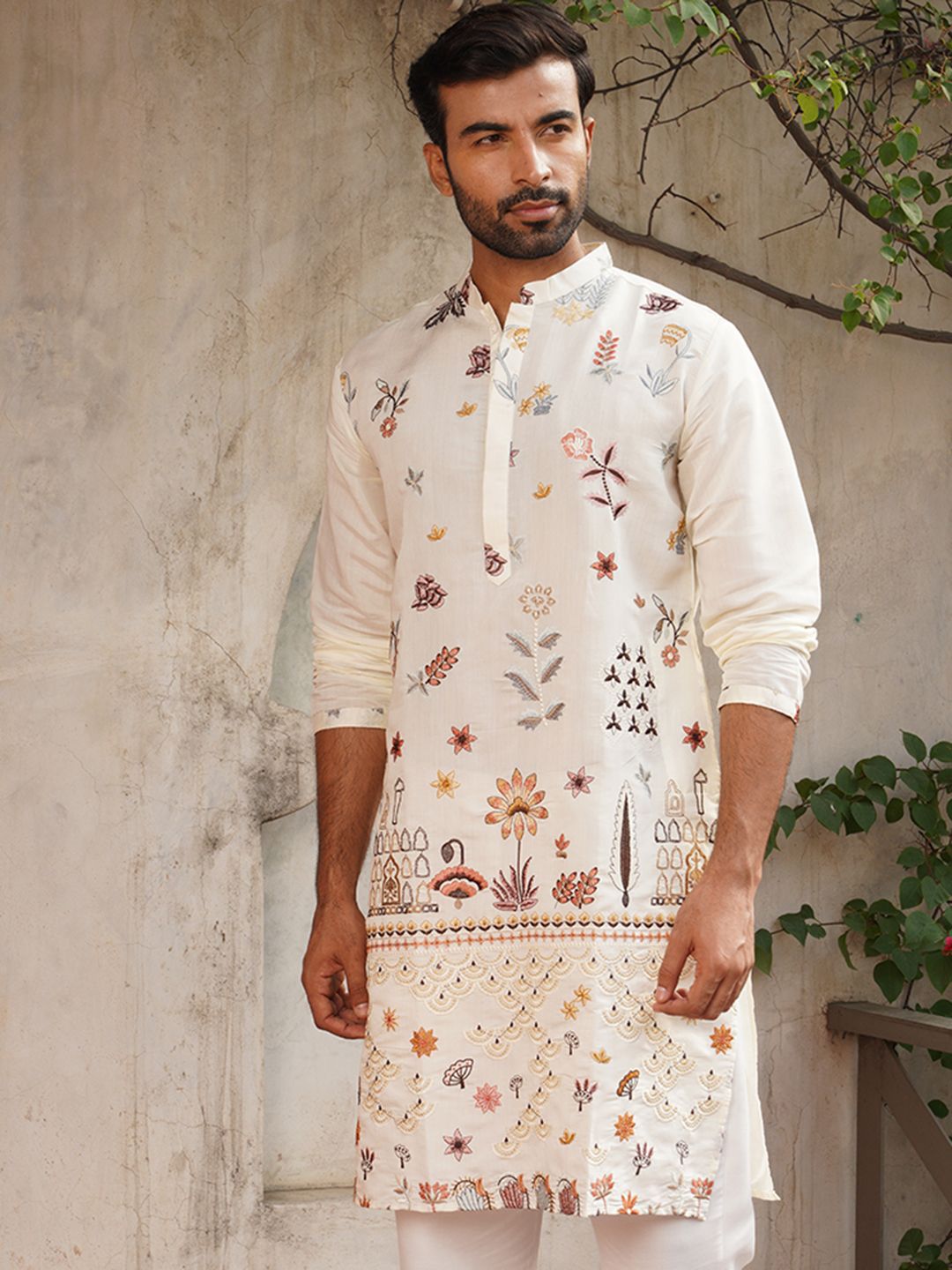 Men Floral Embroidered Mandarin Collar Straight Kurta