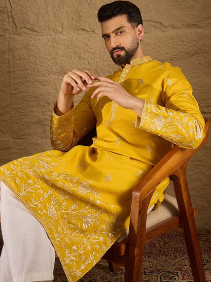 Men Embroidered Straight Kurta