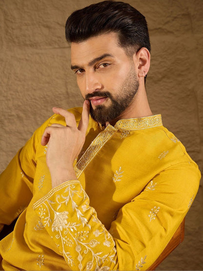 Men Embroidered Straight Kurta