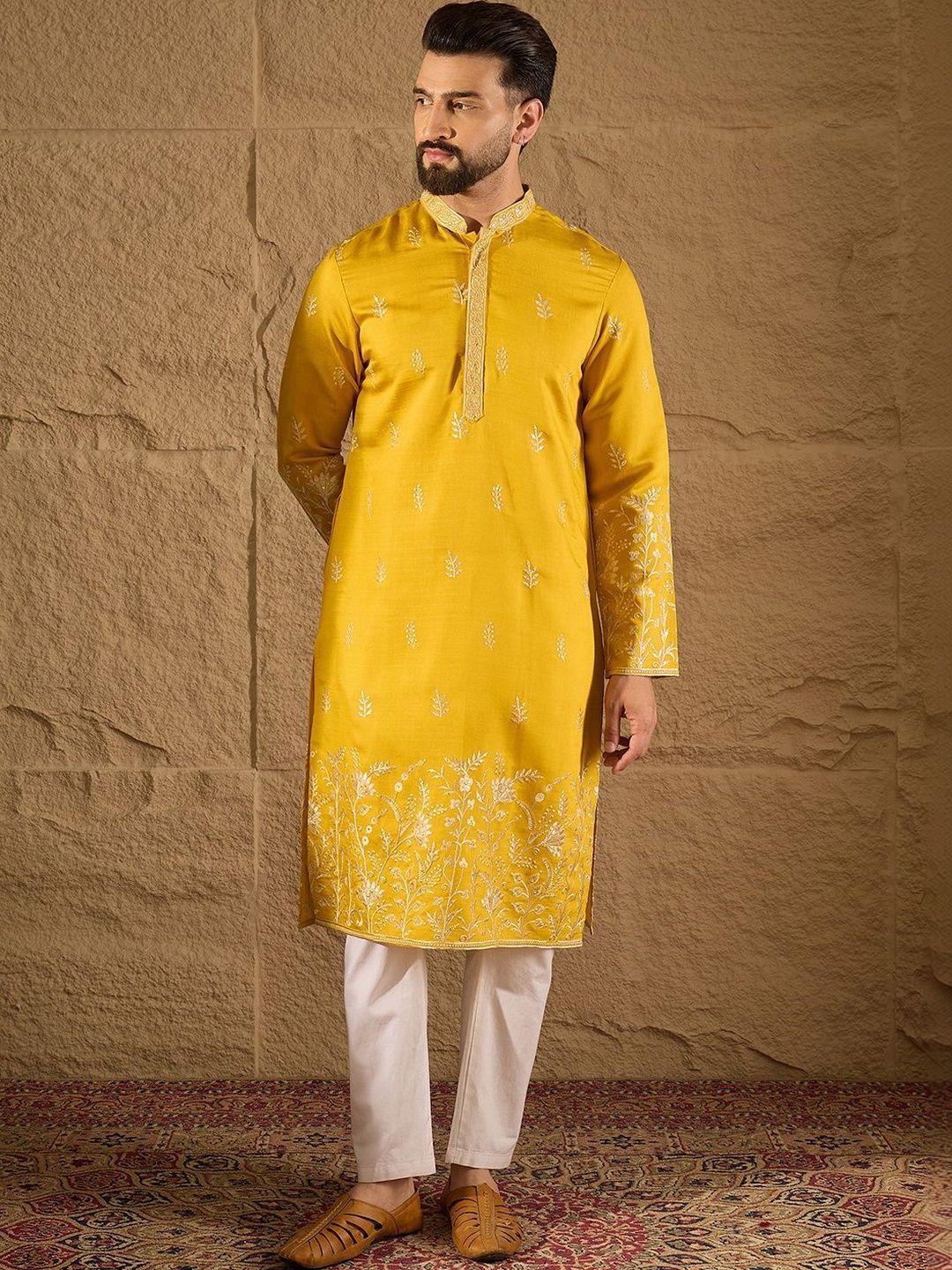 Men Embroidered Straight Kurta