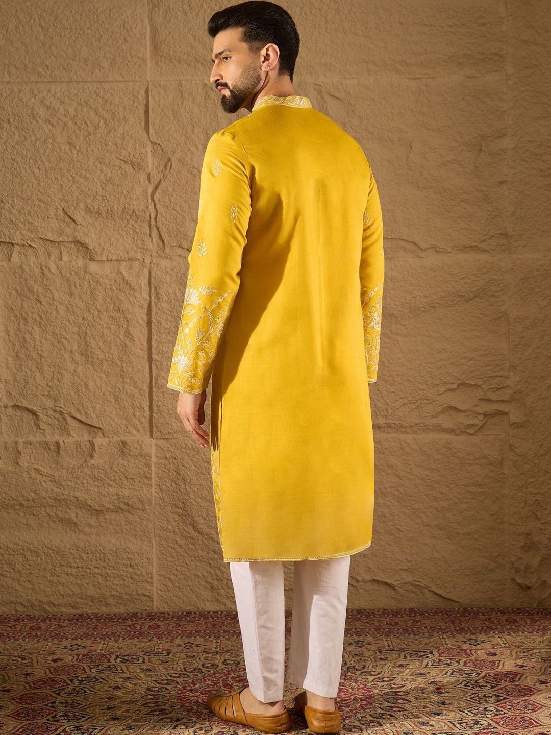 Men Embroidered Straight Kurta