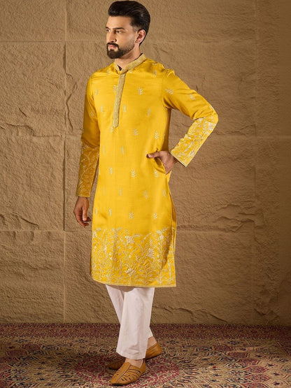 Men Embroidered Straight Kurta