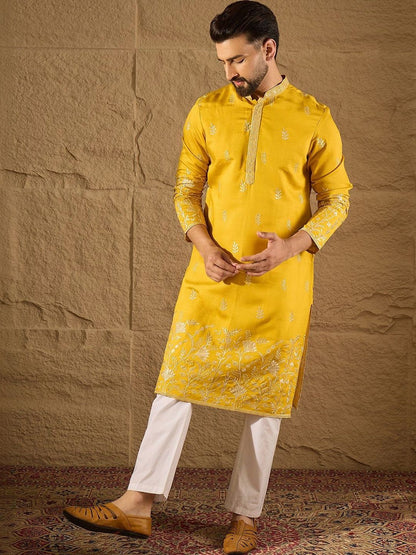 Men Embroidered Straight Kurta