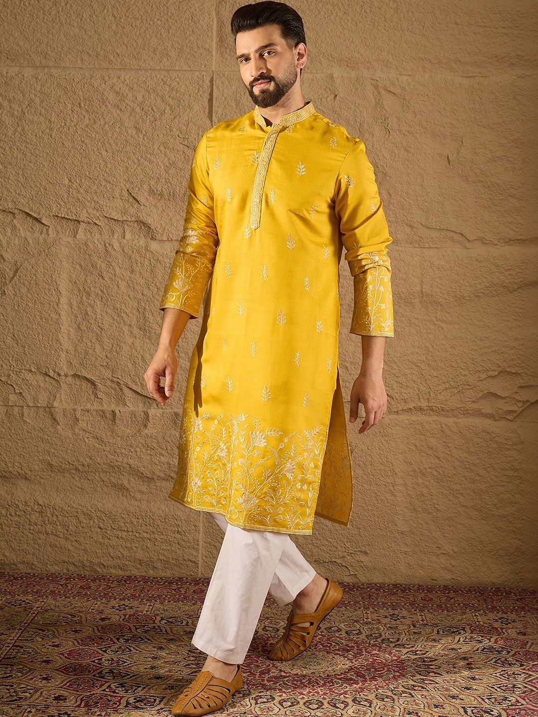 Men Embroidered Straight Kurta