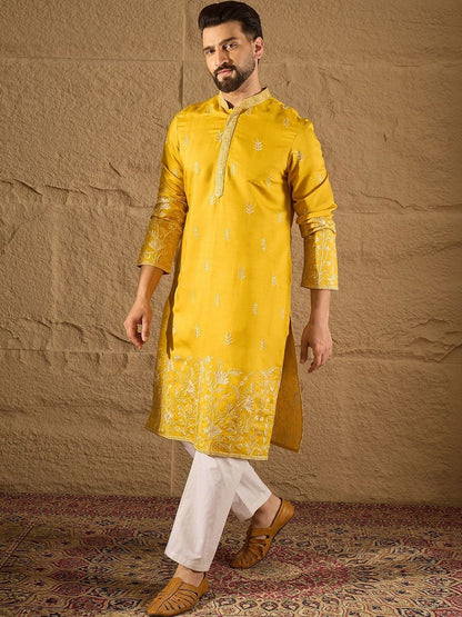 Men Embroidered Straight Kurta