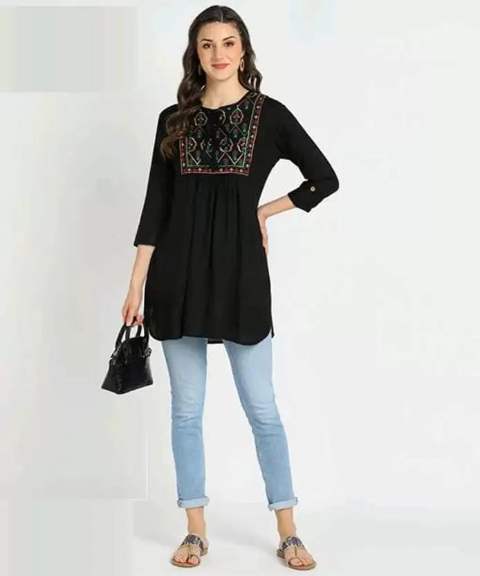 Women Embroidered Viscose Rayon Straight Kurta