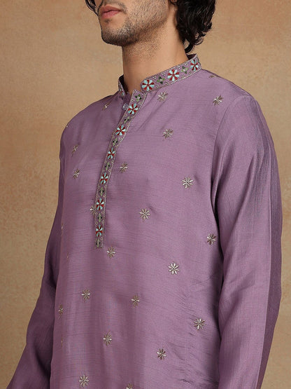 Men Embroidered Mandarin Collar Knee Length Straight Kurta