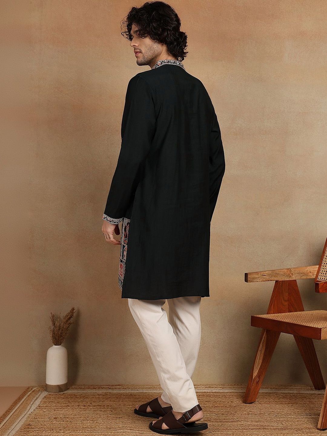 Men Embroidered Mandarin Collar Knee Length Straight Kurta