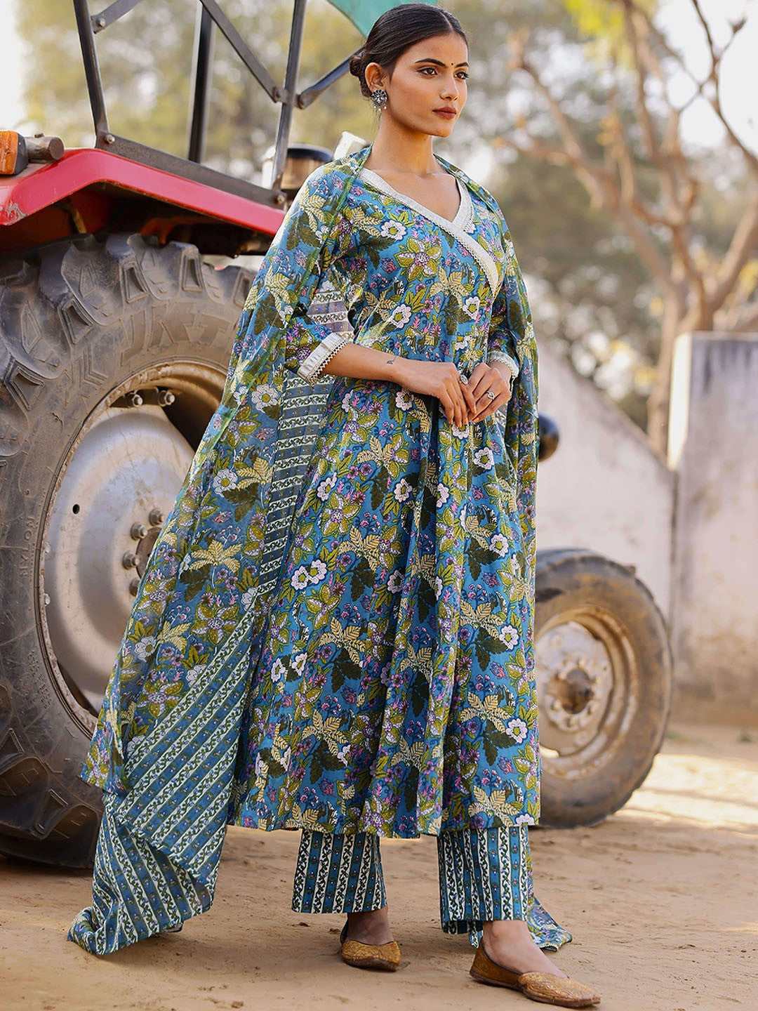 Women Floral Printed Regular Gotta Patti Pure Cotton Kurta with Trousers & With Dupatta