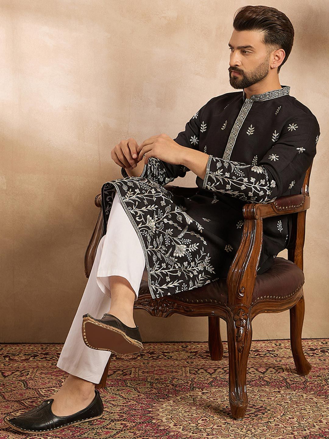 Men Embroidered Straight Kurta