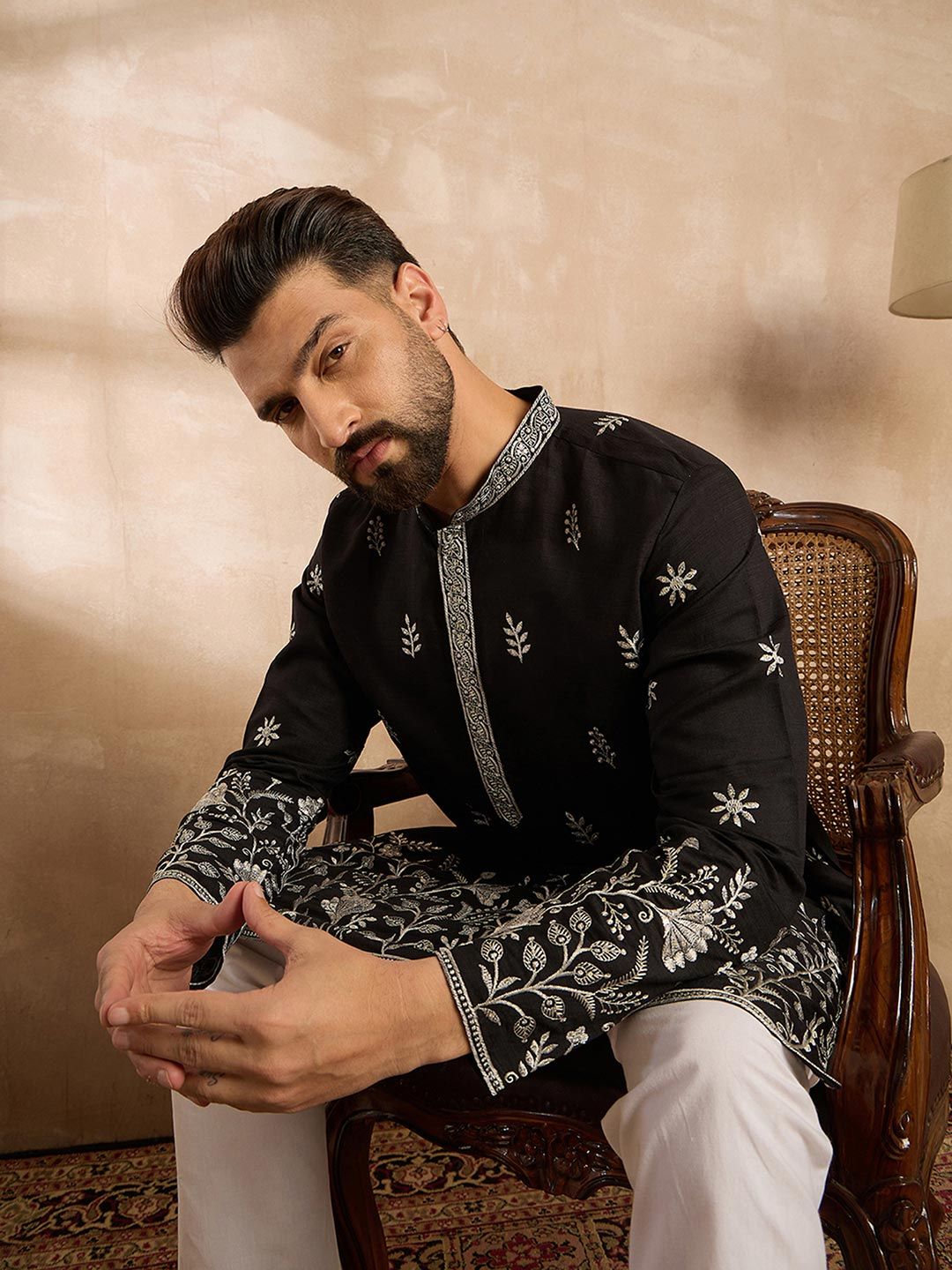 Men Embroidered Straight Kurta