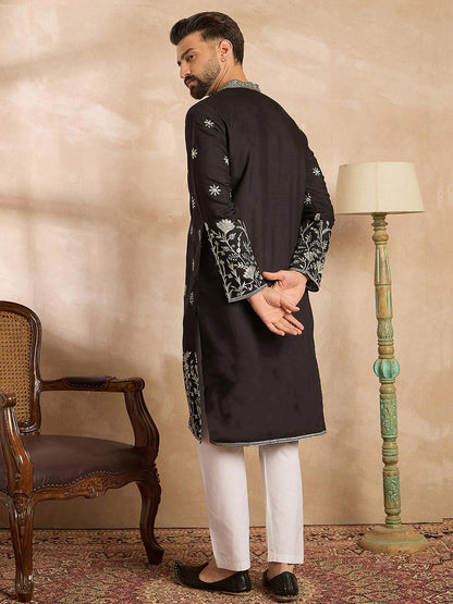 Men Embroidered Straight Kurta