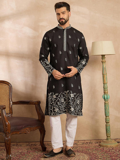 Men Embroidered Straight Kurta
