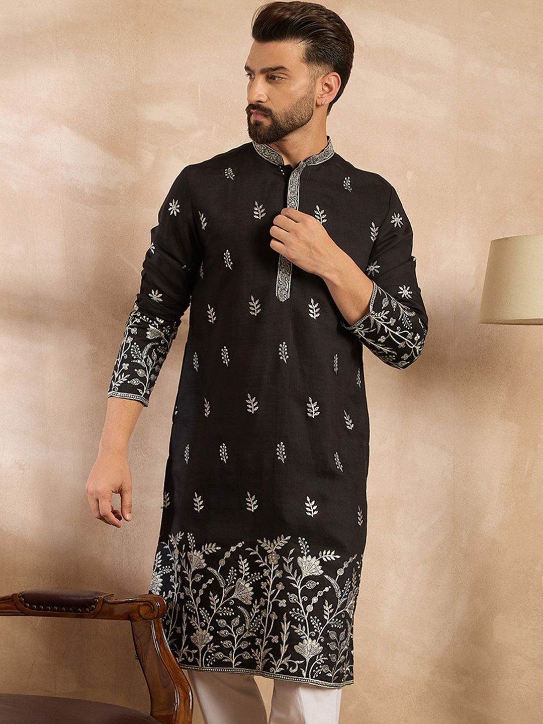 Men Embroidered Straight Kurta