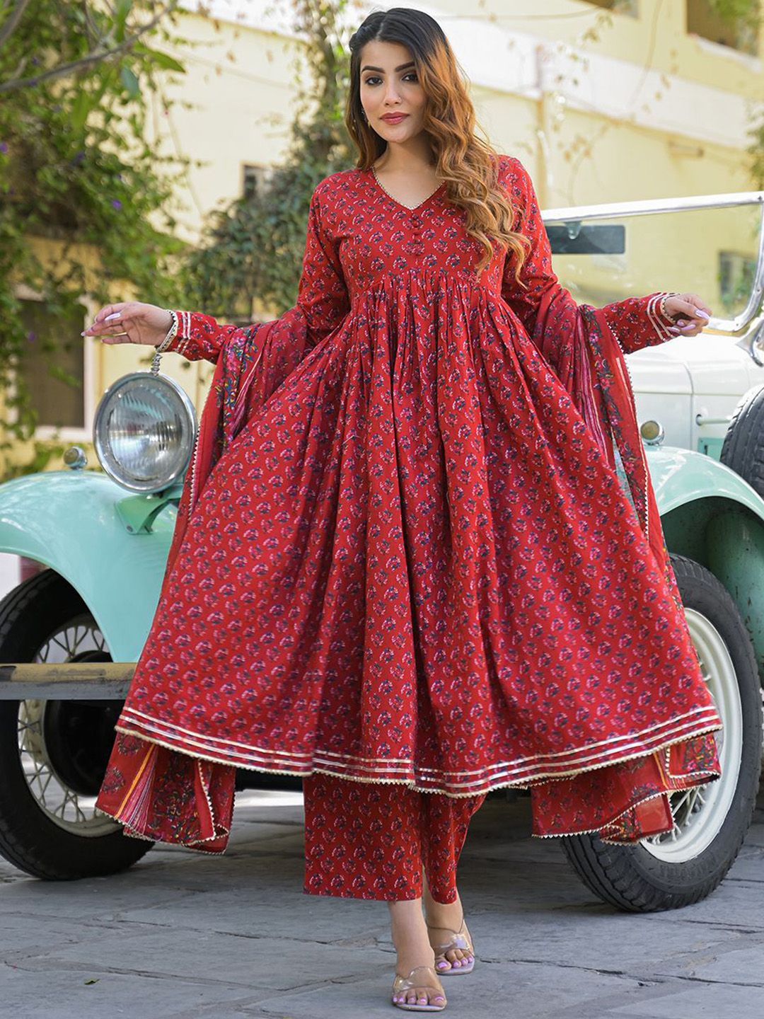 Women Red Pure Cotton Kurta Sets