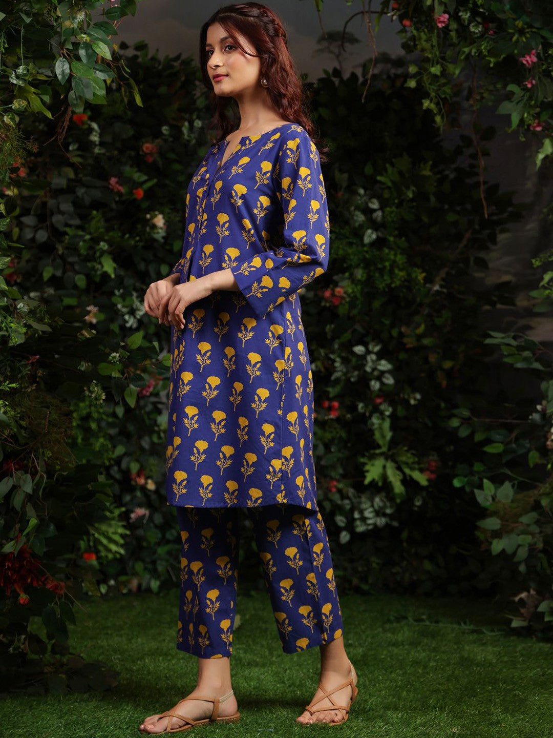 Floral Printed Mandarin Collar A-Line Pure Cotton Kurta With Trousers