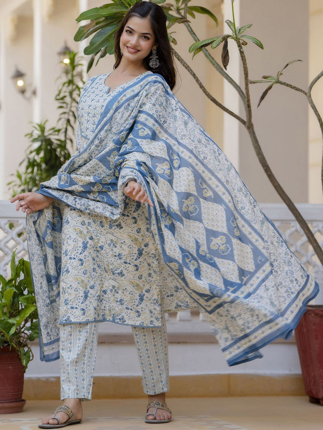 Women Floral Printed Regular Aari Work Pure Cotton Kurta with Trousers & With Dupatta