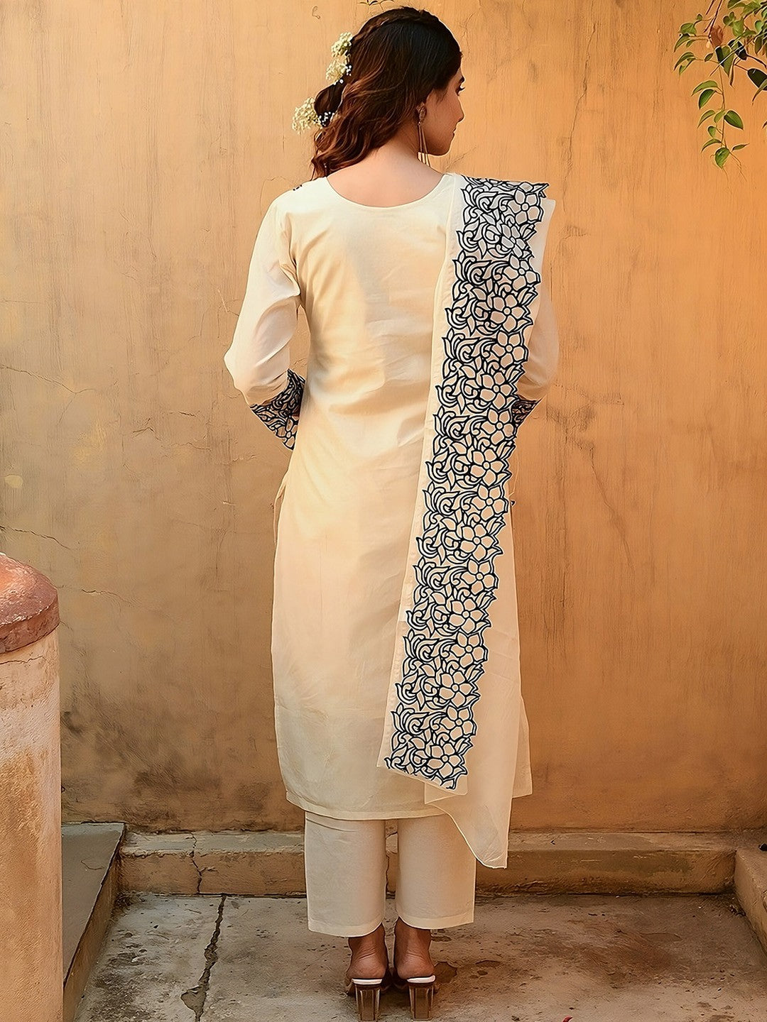 Ethnic Motifs Embroidered Kurta & Trousers With Dupatta