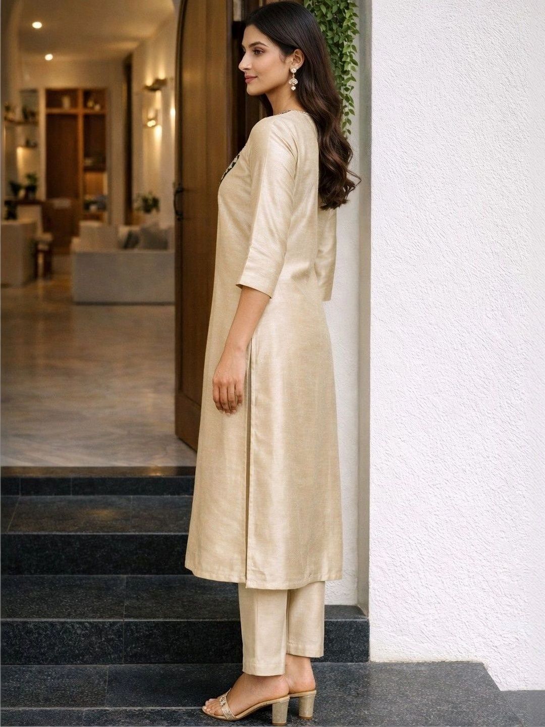 Women Ethnic Motifs Embroidered Regular Thread Work Kurta with Trousers