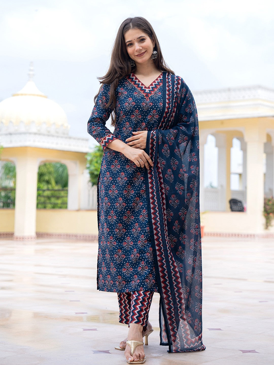 Floral Printed Straight Kurta With Trousers & Dupatta