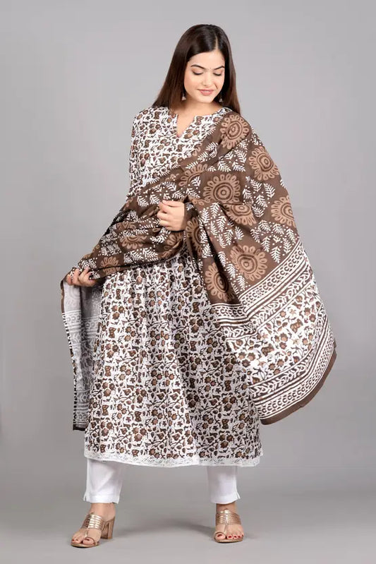 Women Cotton Blend Kurta Pant Dupatta Set