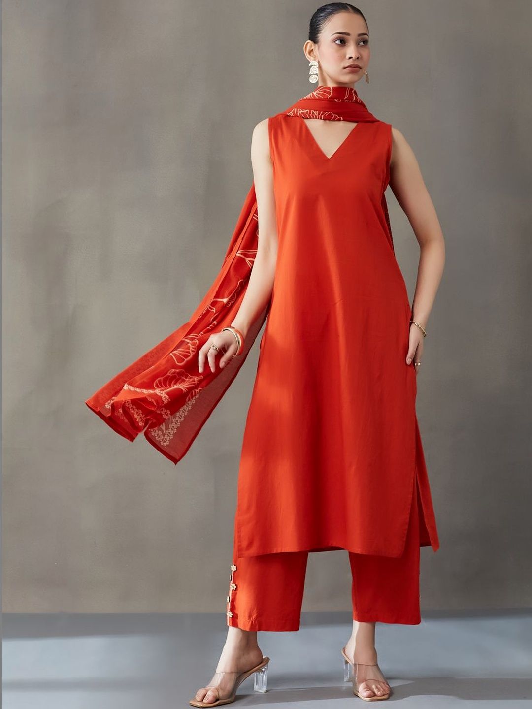 Everyday Workwear Women Ethnic Motifs Dyed Regular Pure Cotton Kurta with Trousers & With Dupatta