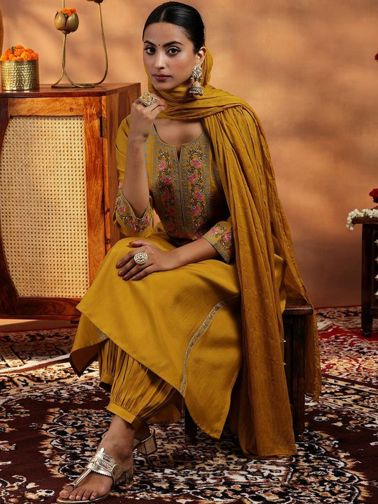 Women Floral Embroidered Panelled Thread Work Kurta with Salwar & With Dupatta