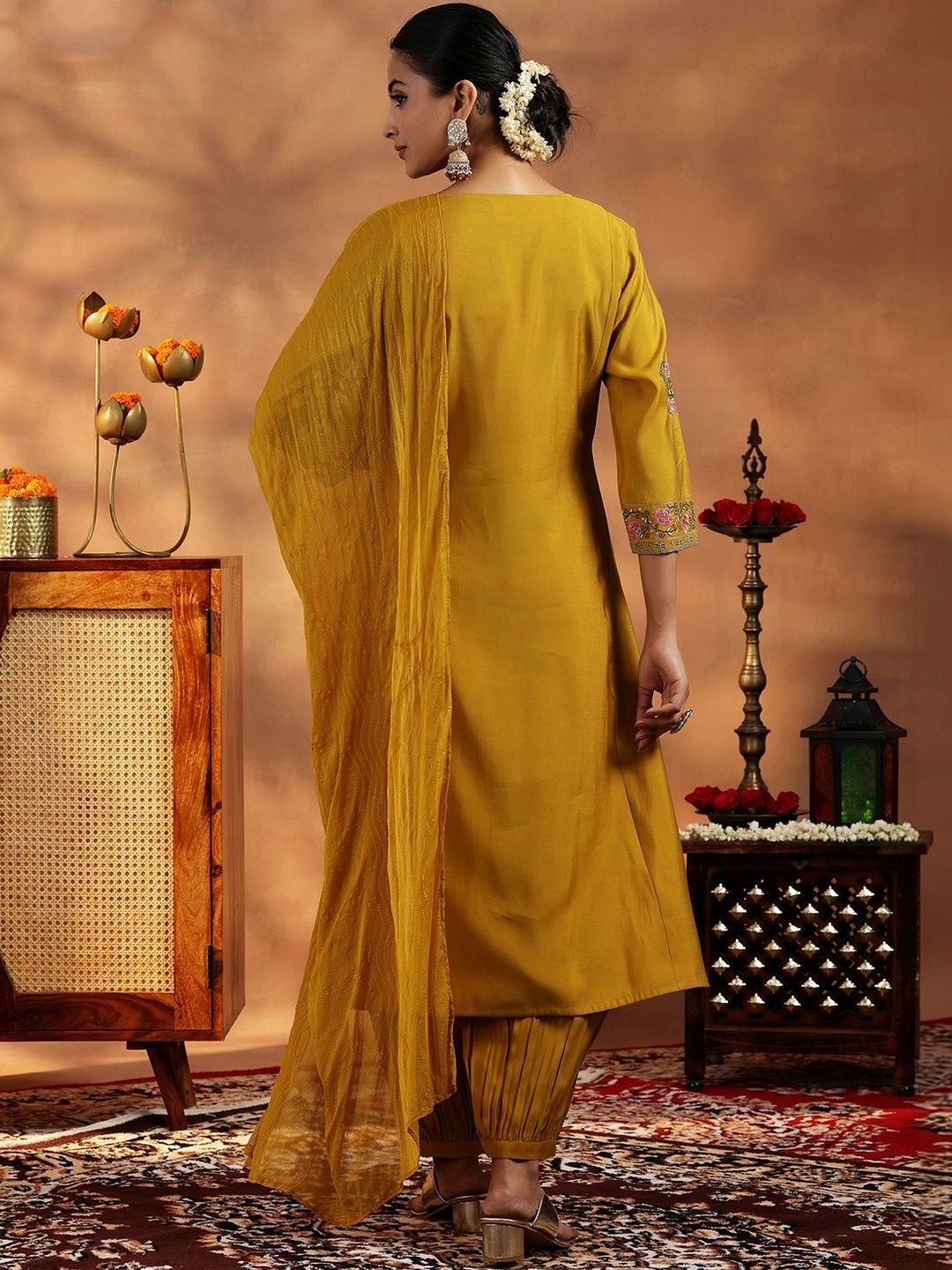 Women Floral Embroidered Panelled Thread Work Kurta with Salwar & With Dupatta