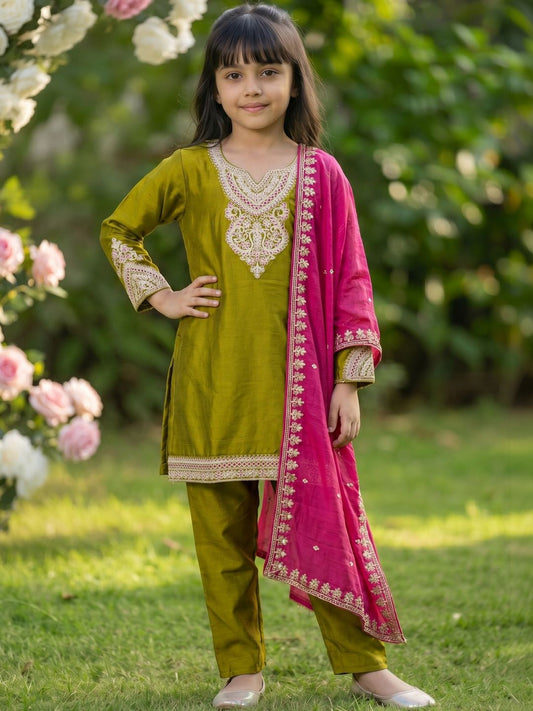 Girls Ethnic Motifs Embroidered Regular Thread Work Kurta with Trousers & With Dupatta