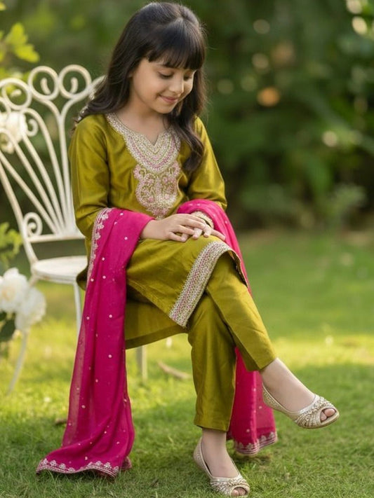 Girls Ethnic Motifs Embroidered Regular Thread Work Kurta with Trousers & With Dupatta
