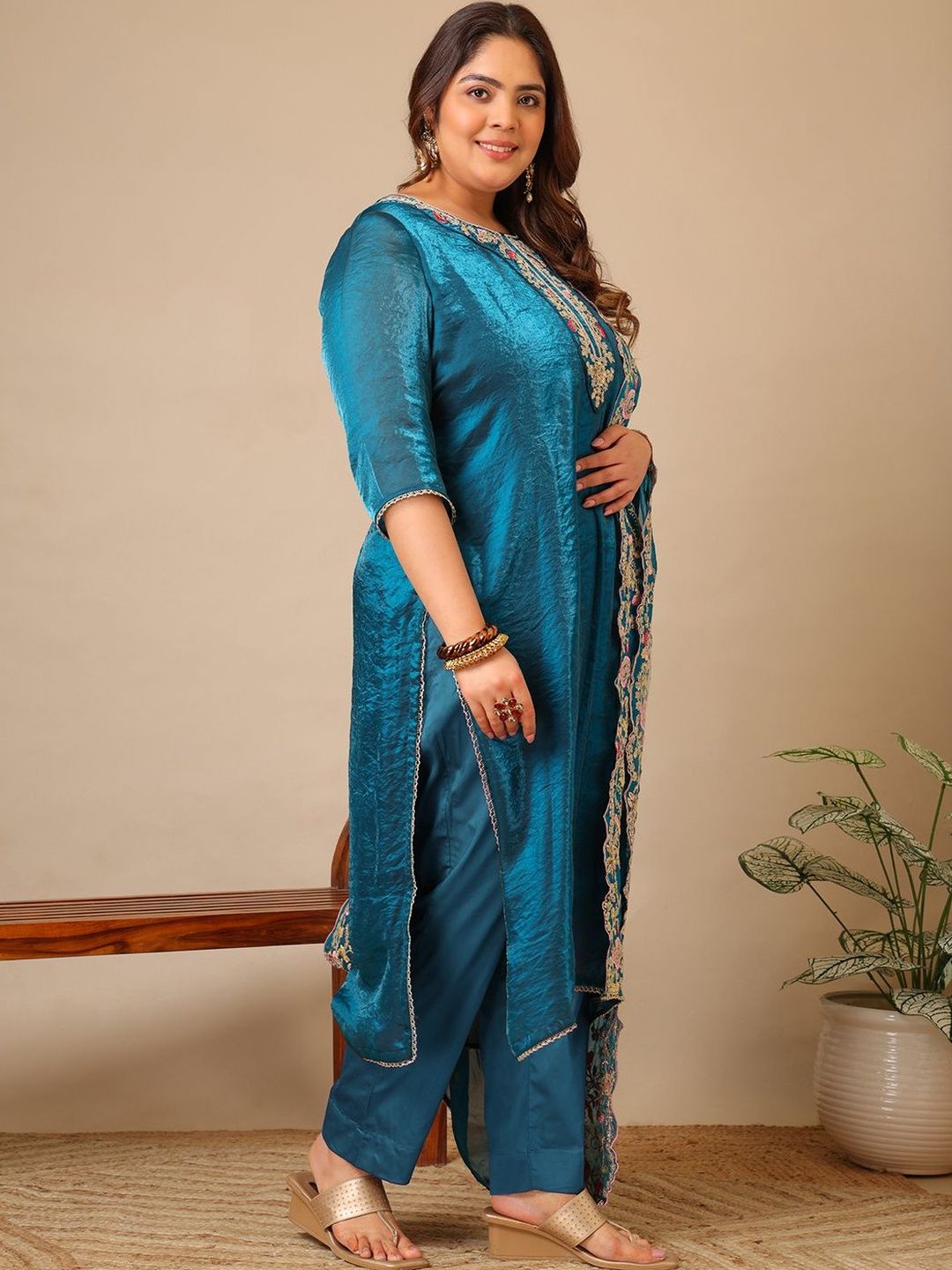 Women Ethnic Motifs Embroidered Regular Thread Work Kurta with Trousers & With Dupatta