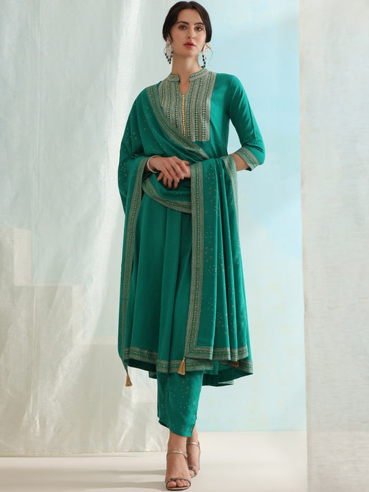 Ethnic Motifs Mandarin Collar Three-Quarter Sleeves Thread Work Kurta Set