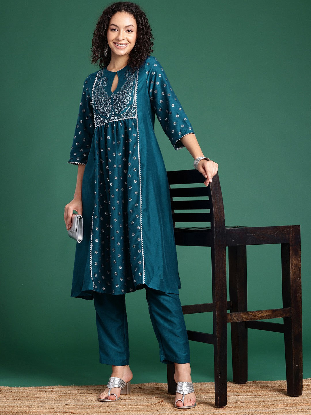 Ethnic Motifs Foil Printed Regular Gotta Patti Kurta with Trousers