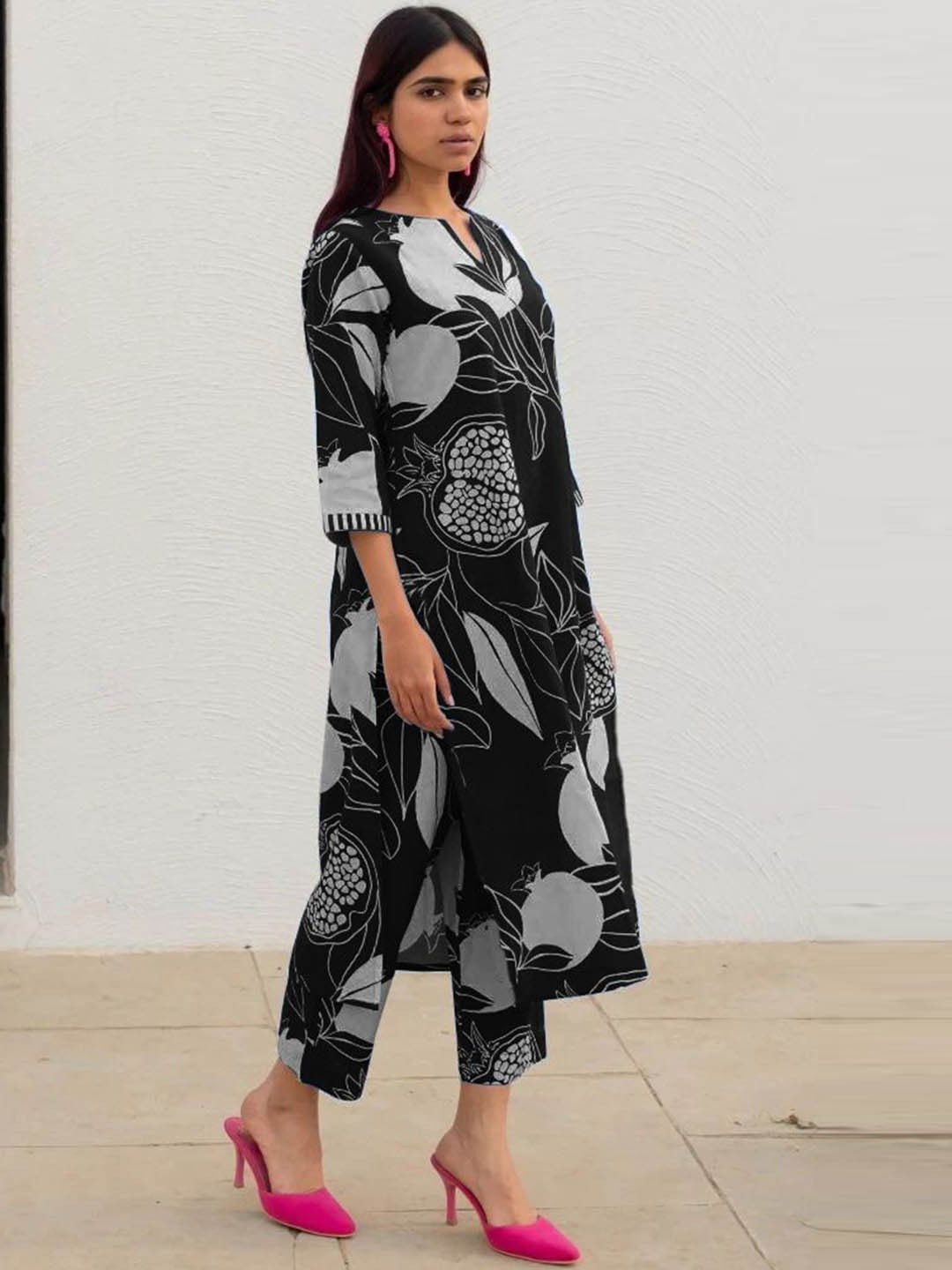 Women Floral Printed Regular Kurta with Trousers