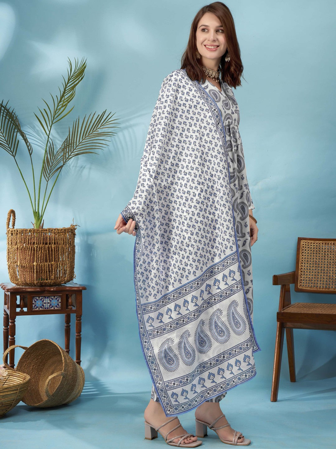 Women Paisley Printed Regular Kurta with Trousers & With Dupatta