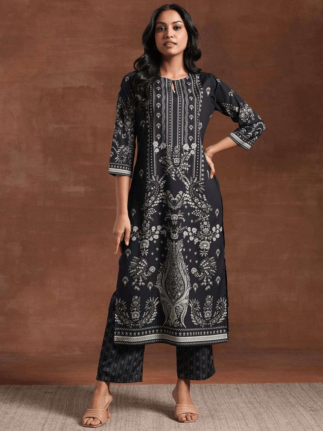 Floral Printed Keyhole Neck Three-Quarter Sleeves Kurta with Trousers