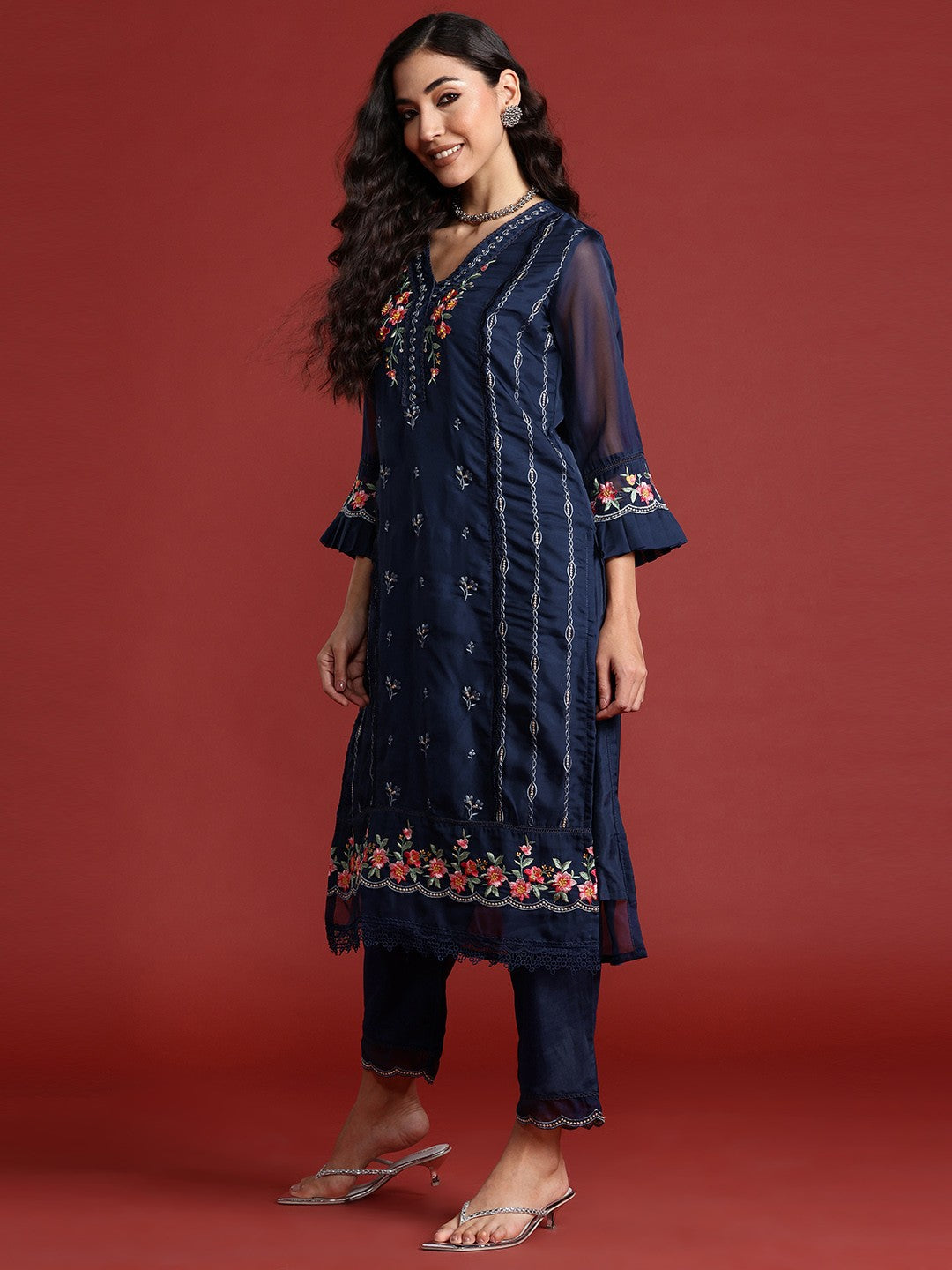 Women Floral Embroidered Panelled Thread Work Kurta with Trousers & With Dupatta