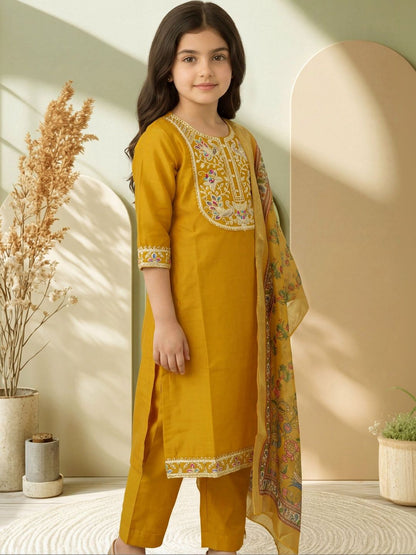 Girls Ethnic Motifs Embroidered Regular Thread Work Kurta with Trousers & With Dupatta