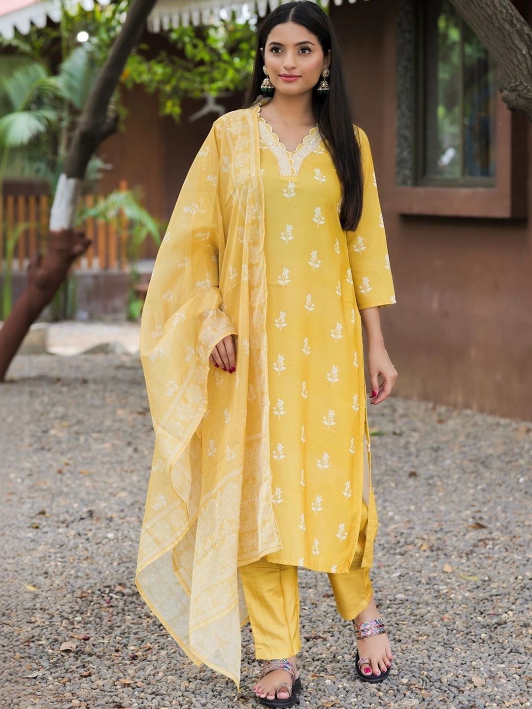 Women Ethnic Motifs Embroidered Regular Thread Work Kurta with Trousers & With Dupatta