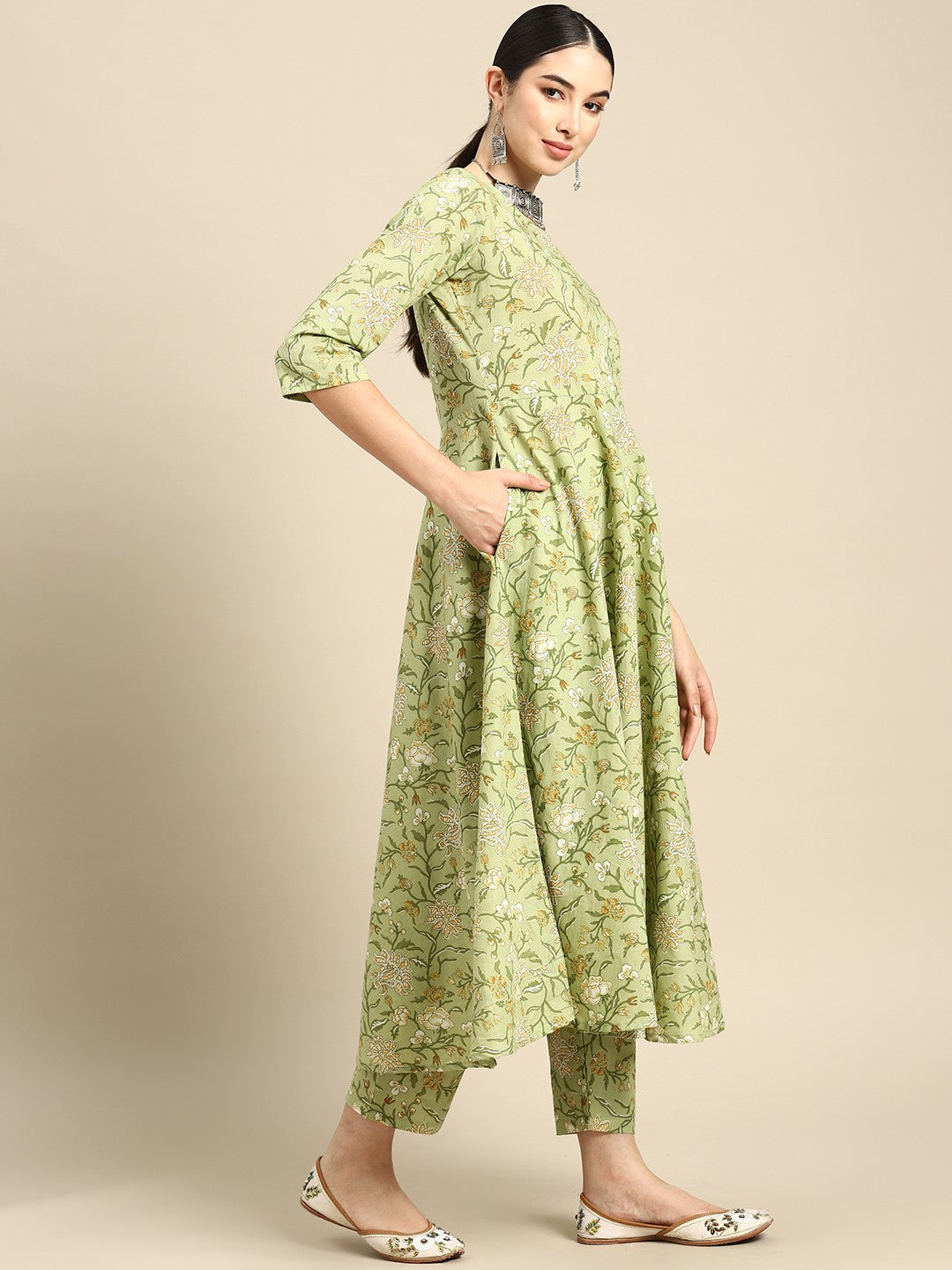 Floral Printed Regular Pure Cotton Kurta with Trousers & With Dupatta