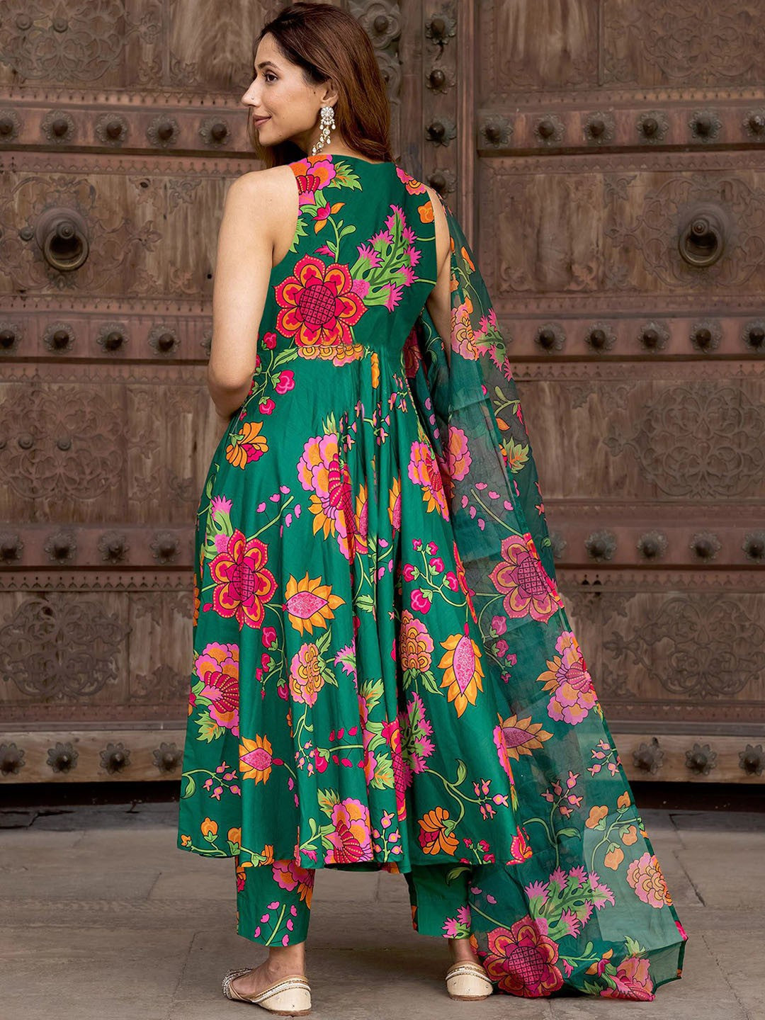 Women Floral Printed Regular Kurta with Trousers & With Dupatta