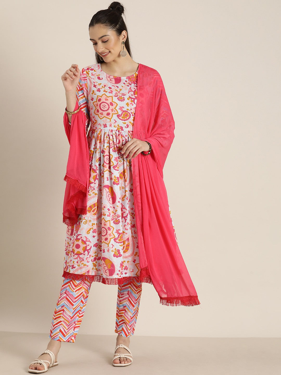 Women Printed Pleated Pure Cotton Kurta with Trousers & With Dupatta