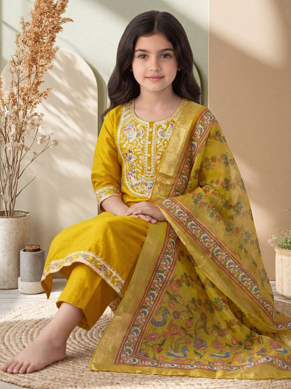 Girls Ethnic Motifs Embroidered Regular Thread Work Kurta with Trousers & With Dupatta
