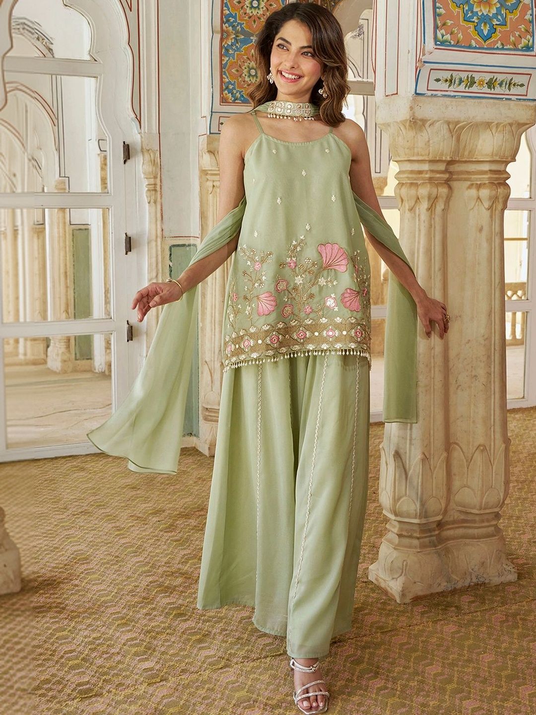 Women Floral Embroidered Regular Thread Work Kurta with Sharara & With Dupatta
