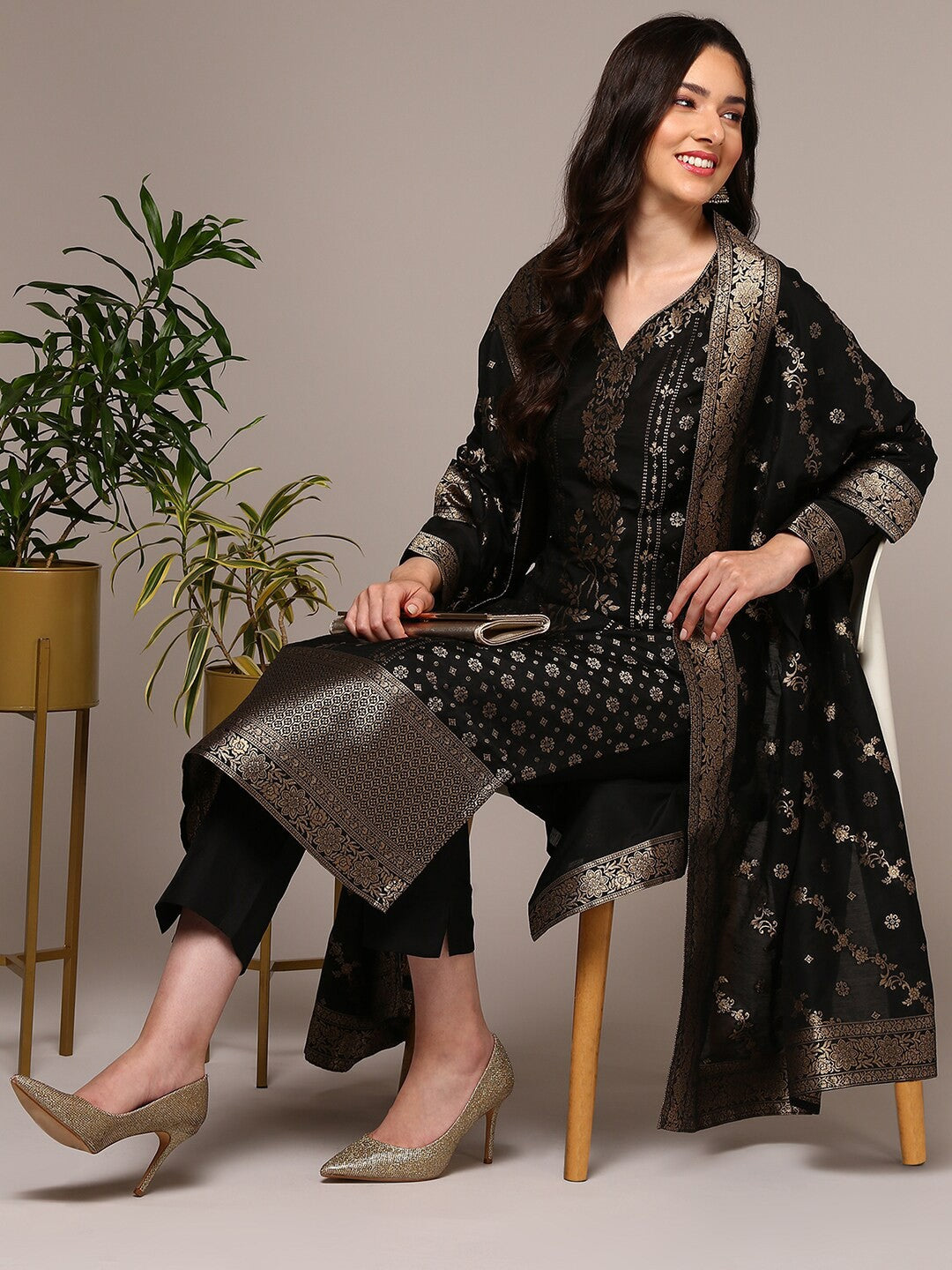 Sweetheart Neck Ethnic Motifs Regular Kurta with Trousers & With Dupatta